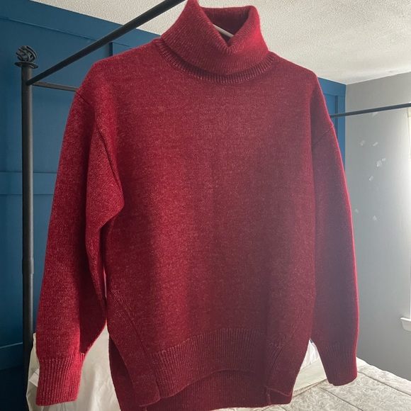 Lovely colour, oversized with subtle slit on each side. - Picture 2 of 3